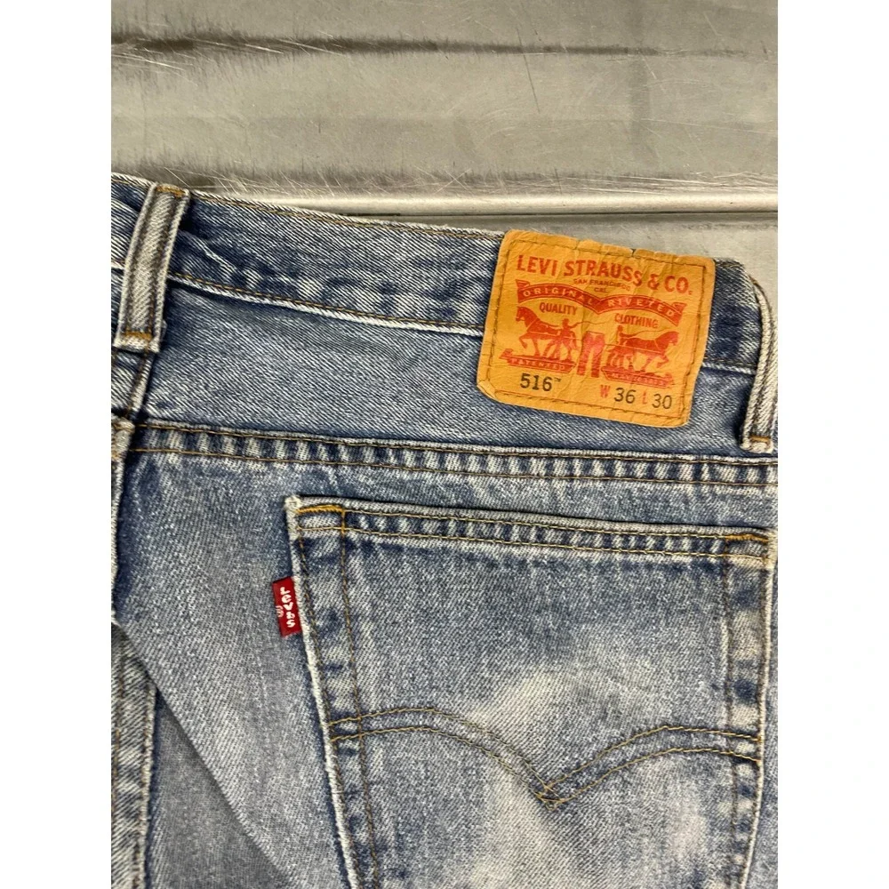 Levis 516 Jeans Mens 35X30 Blue Light Wash Denim Straight Leg 100% Cotton‎
